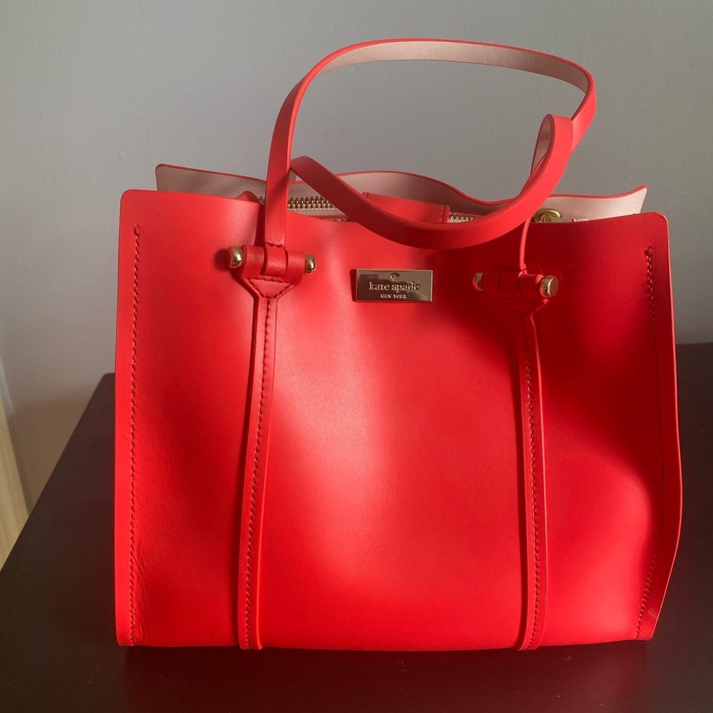 Hot pink NWOT Kate Spade handbag with detachable shoulder strap.